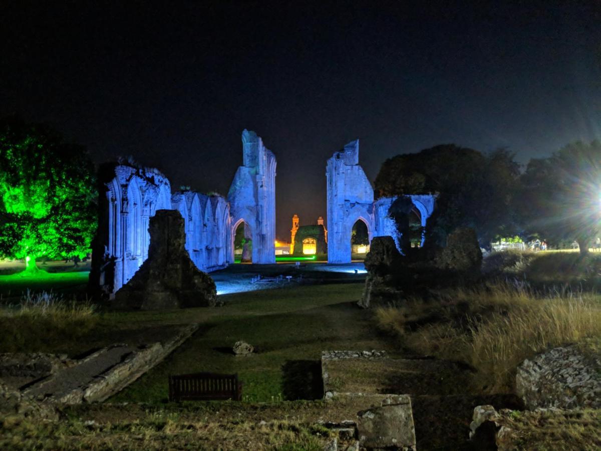 Namastay-Central Glastonbury Luaran gambar